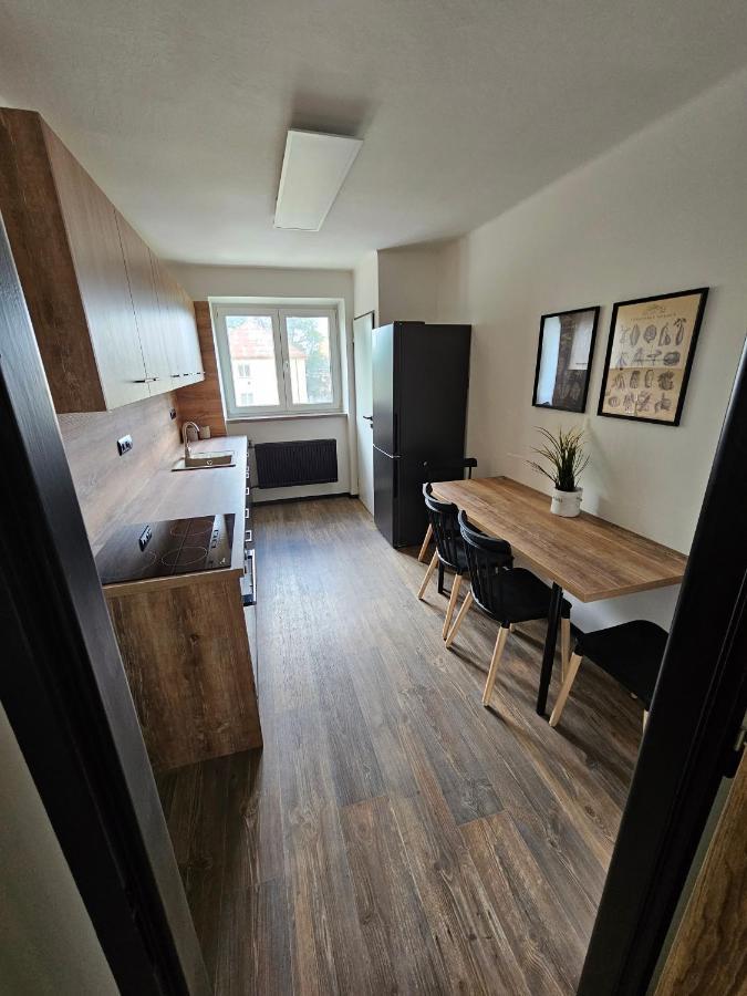 Apartman Opava S Parkovanim 외부 사진