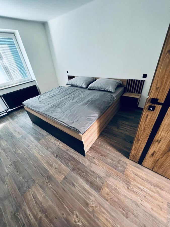 Apartman Opava S Parkovanim 외부 사진