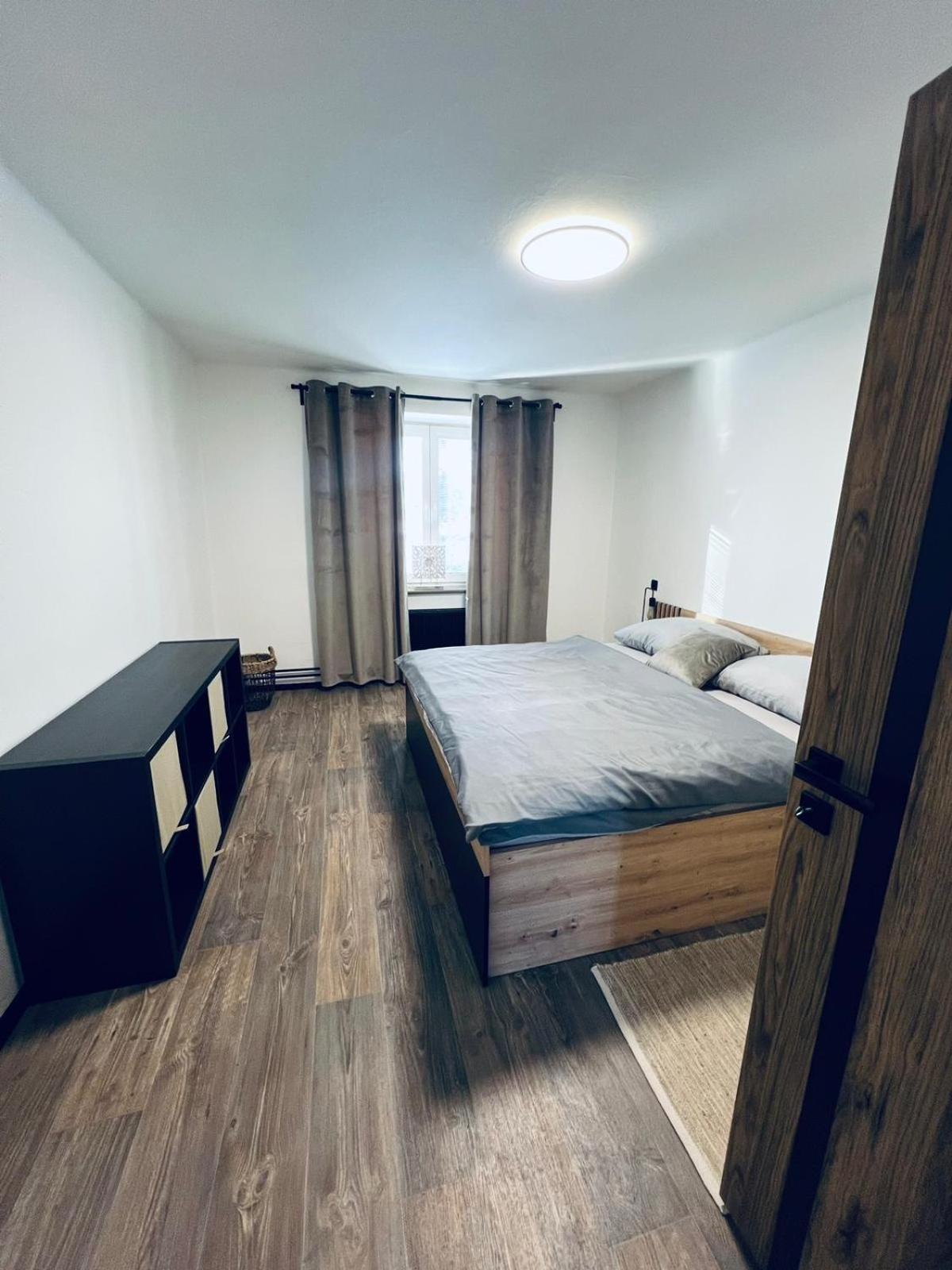 Apartman Opava S Parkovanim 외부 사진